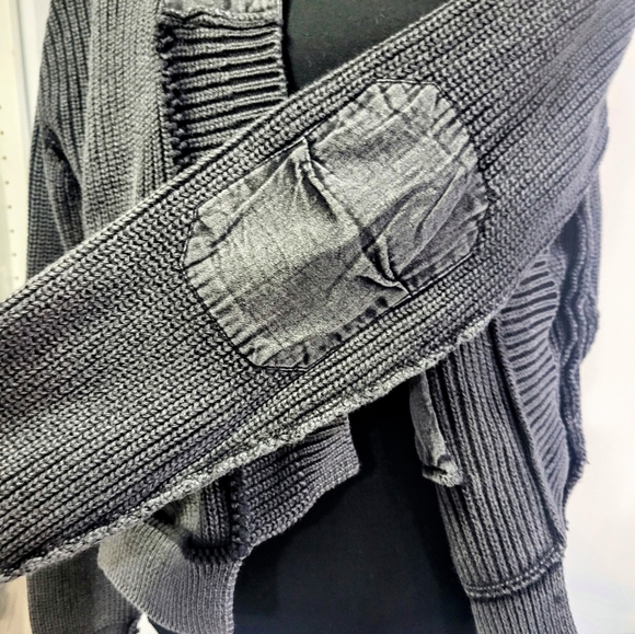 Free People Slouchy Cropped Cardigan Sweater Charcoal Gray Textured Seams - Picture 4 of 7